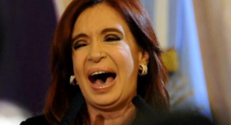 Politica Cristina ríe mientras hay “bombas” a punto de explotar LA PRESIDENTA PADECE SU PROPIA HERENCIA ECONÓMICA