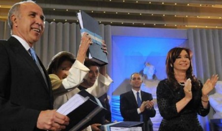 Politica Si fracasa el 7D, el Gobierno podría recurrir a la estrategia del conflicto de poderes UNA JUGADA RIESGOSA Y CON MALOS ANTECEDENTES
