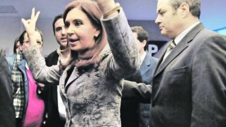 Politica Cristina y su curiosa necesidad de montar escenografías artificiales en cada discurso UNA CONDUCTA PARA EL PSICOANÁLISIS