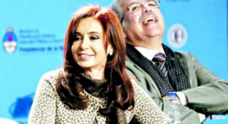 Politica Cristina, de la re-re a los manotazos de ahogado CAMBIAR ALGO PARA QUE NO CAMBIE NADA