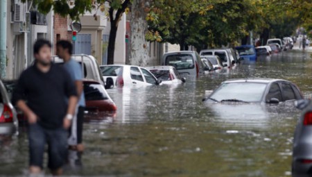 Uni dos, hundi dos HISTORIA DE LAS INUNDACIONES PORTEÑAS